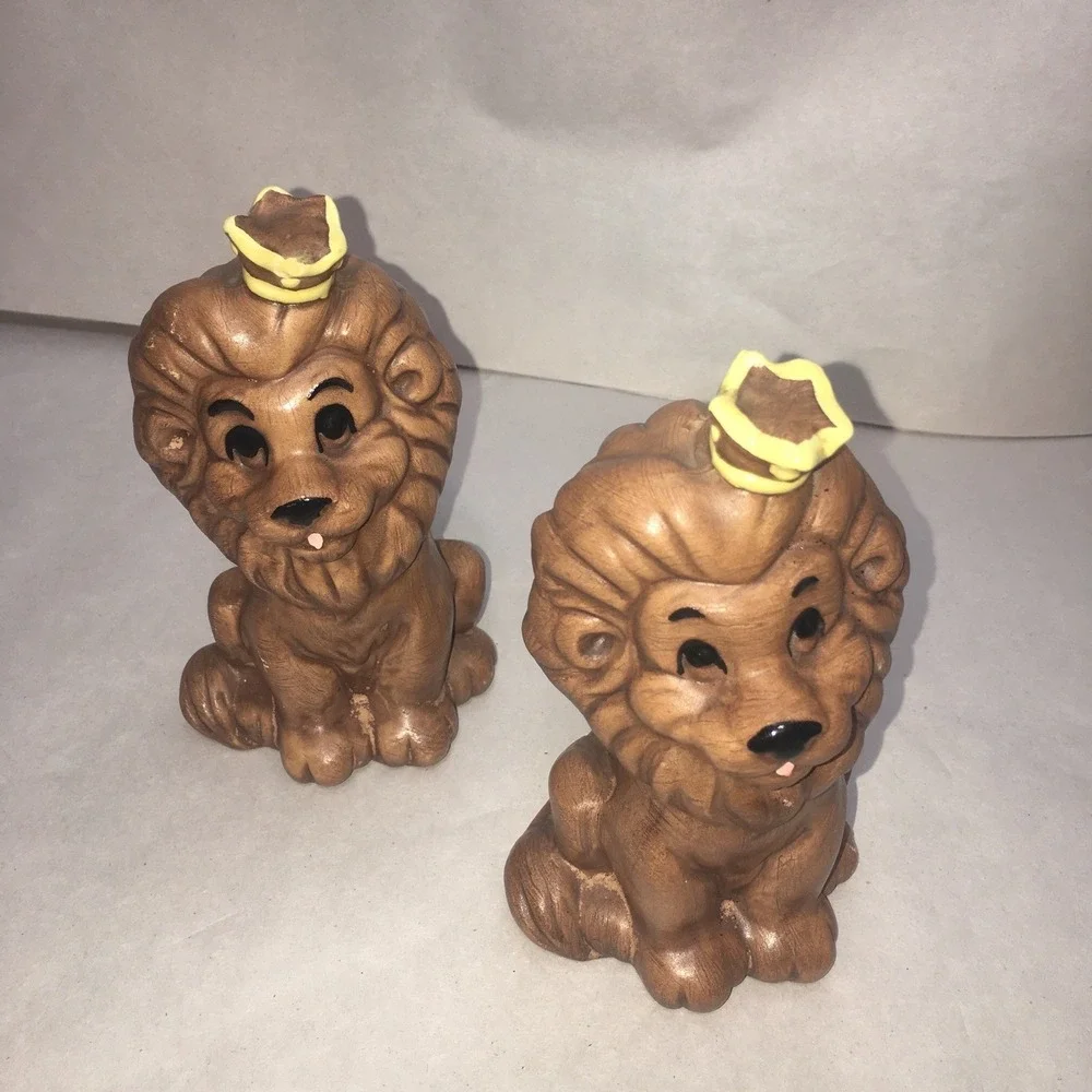 Vintage Twin Winton Lion Salt & Pepper Shakers 6.5